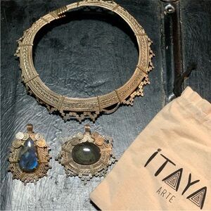 Itaya Arte Gold Necklace and Pendant Set